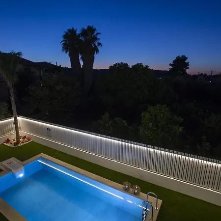 The Quad Luxury Villa Lijá