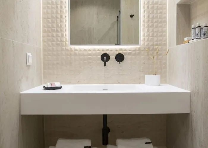 The Quad Luxury Λυγιά